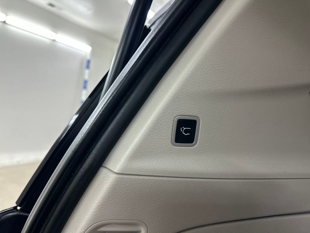 Used 2020 Chrysler Pacifica Touring-L Plus w/ Advanced Safetytec Group FWD image 25