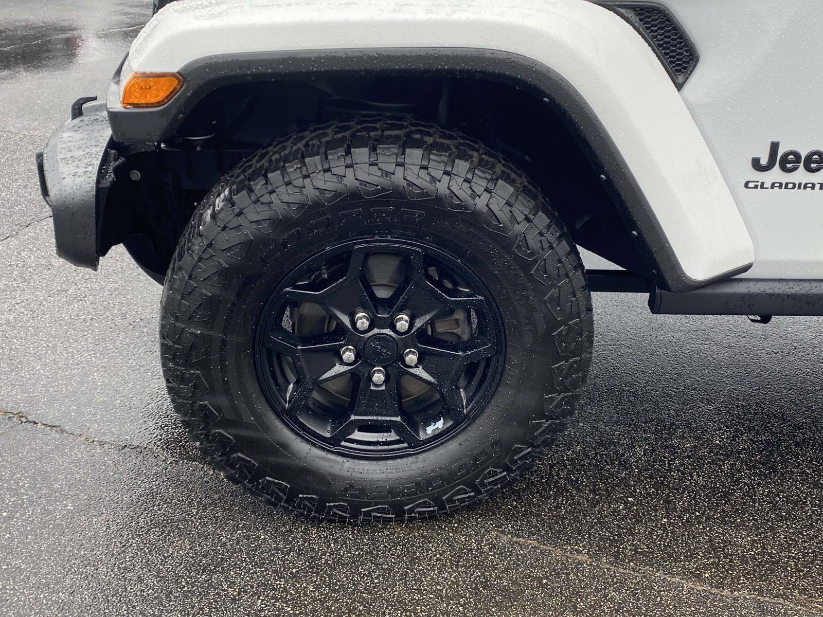 Certified 2021 Jeep Gladiator Willys image 36