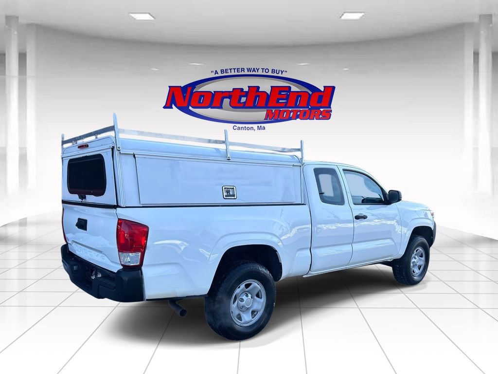 Used 2018 Toyota Tacoma SR image 3