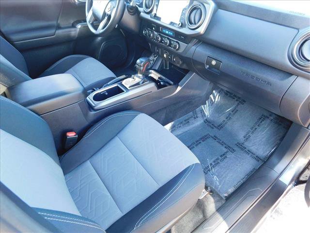 Used 2022 Toyota Tacoma TRD Off-Road AWD/4WD image 26