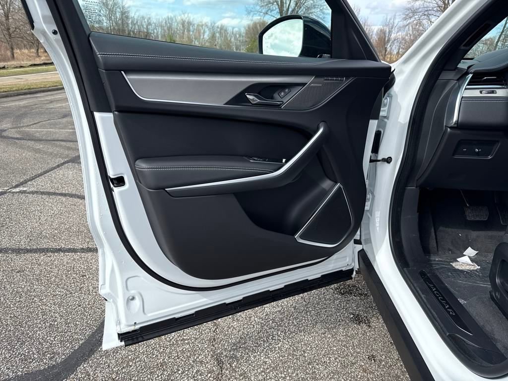 Used 2026 Jaguar F-PACE R-Dynamic S image 11