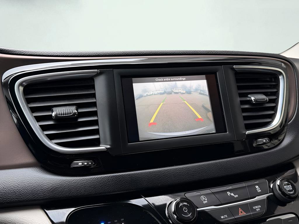 Used 2019 Chrysler Pacifica Touring-L FWD image 46