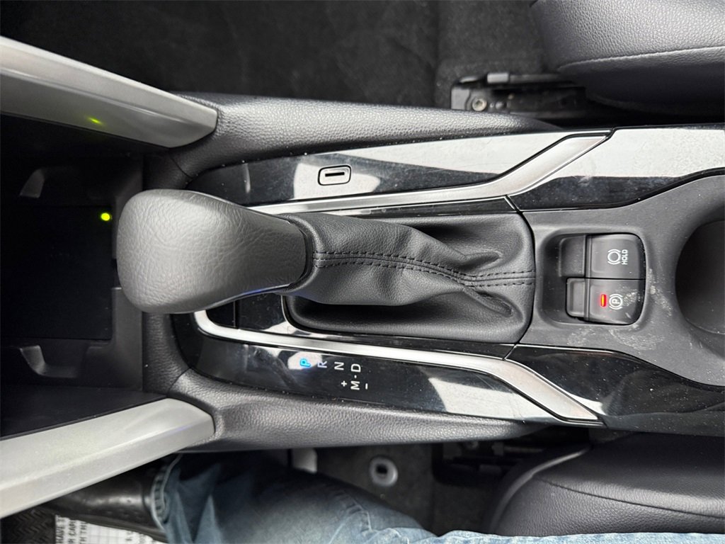 Used 2025 Toyota Corolla Cross XLE image 21