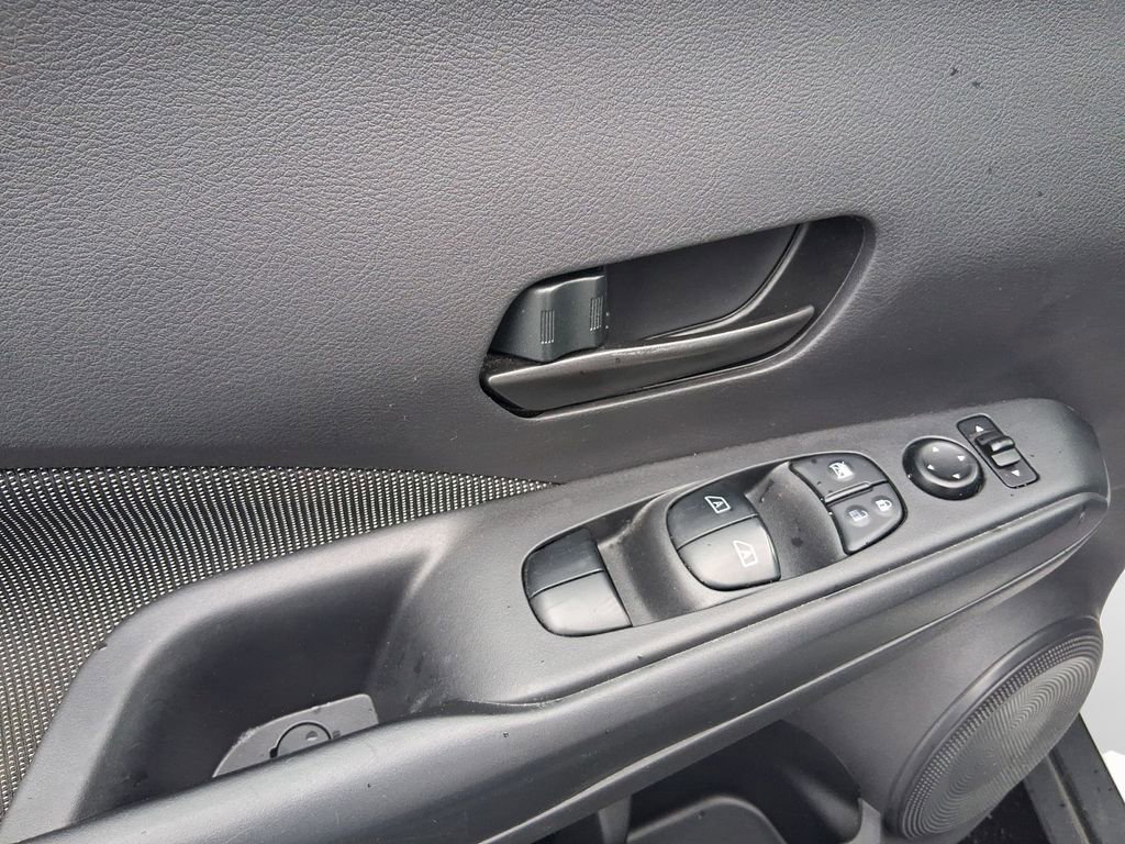 Used 2020 Nissan Kicks S image 14