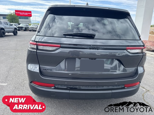 Used 2024 Jeep Grand Cherokee Altitude AWD/4WD image 15