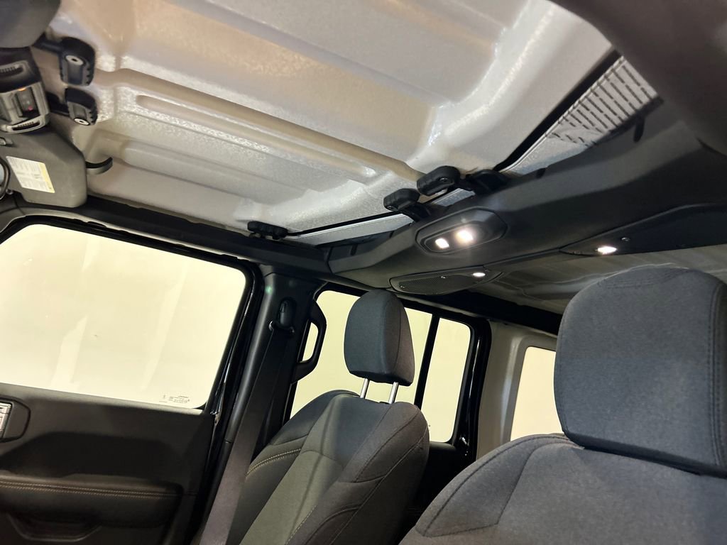 Used 2025 Jeep Wrangler Sahara 4xe image 27