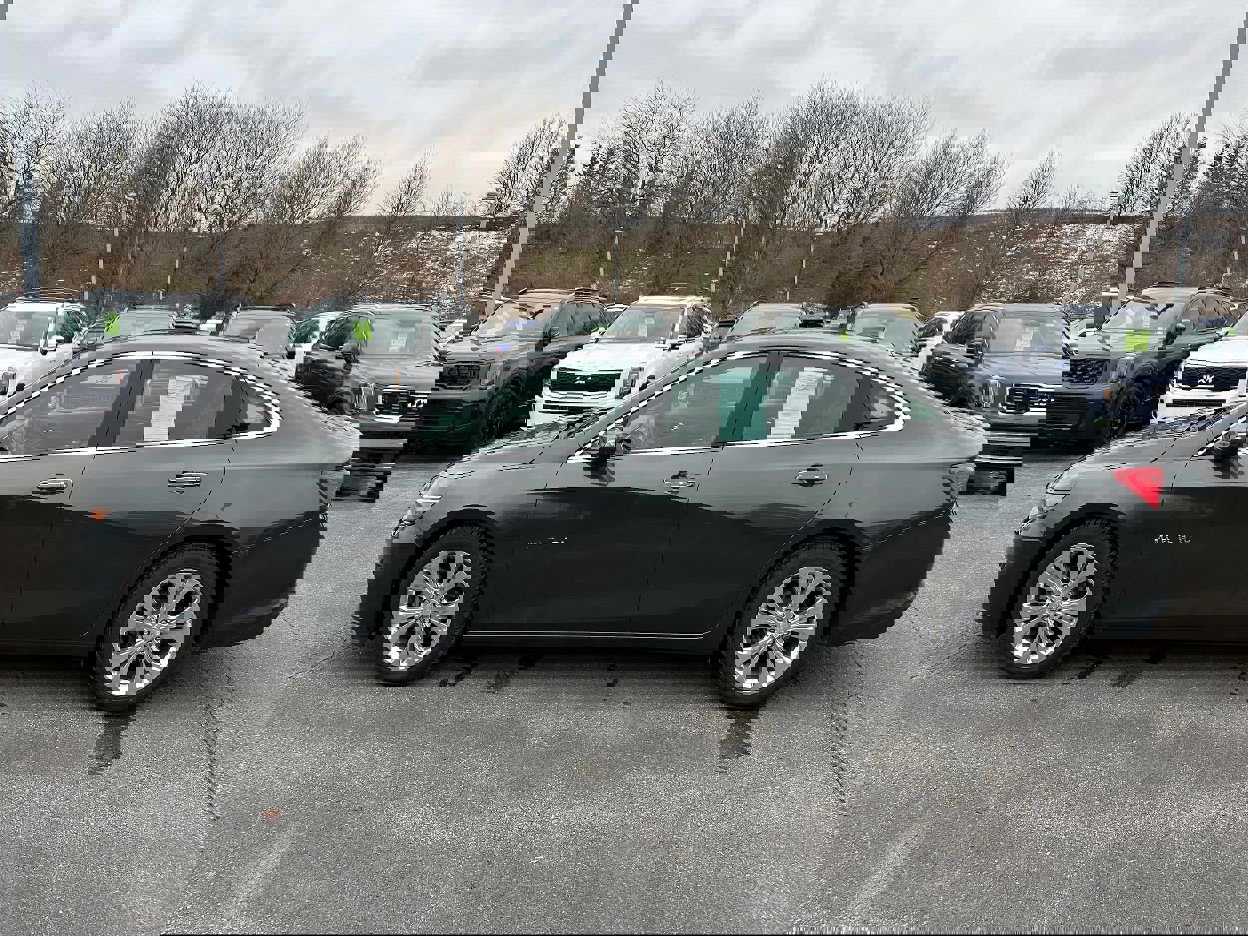 Used 2017 Chevrolet Malibu Premier FWD image 8