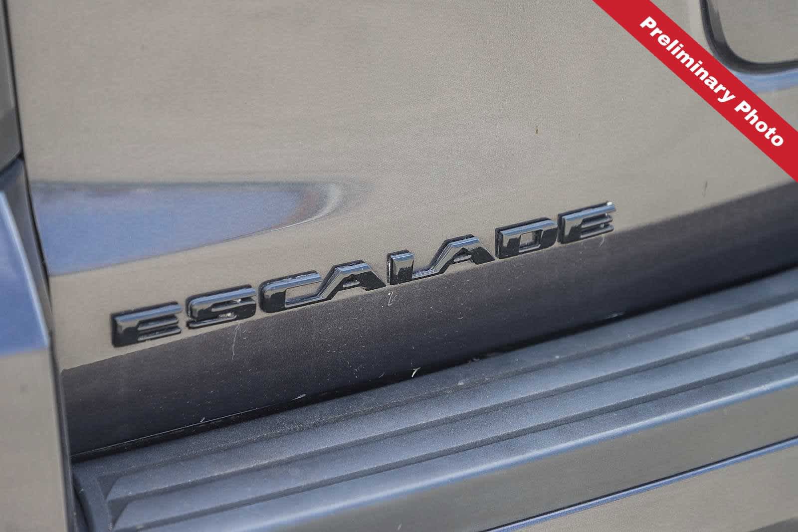 Used 2018 Cadillac Escalade Premium Luxury AWD/4WD image 9