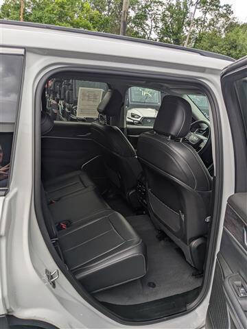 Used 2022 Jeep Grand Cherokee Limited image 16