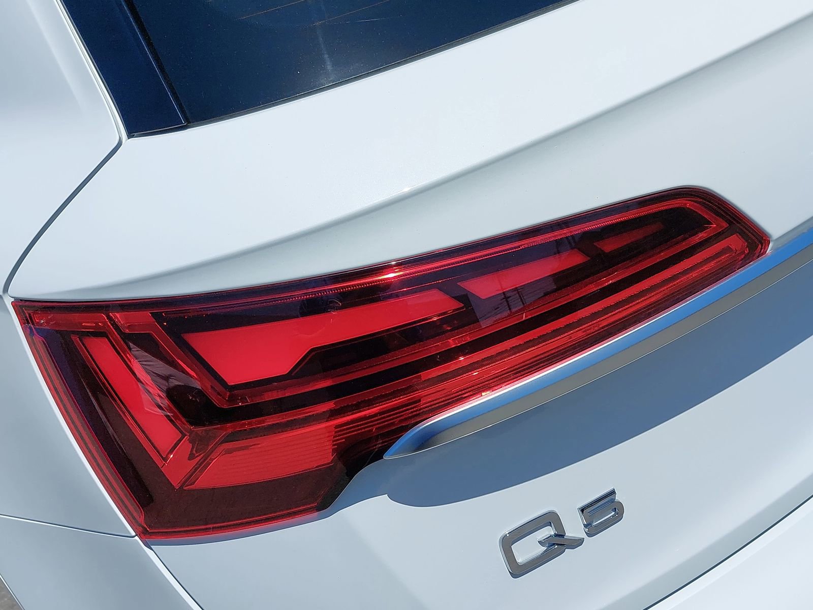Used 2024 Audi Q5 e Premium w/ Convenience Package AWD/4WD image 38