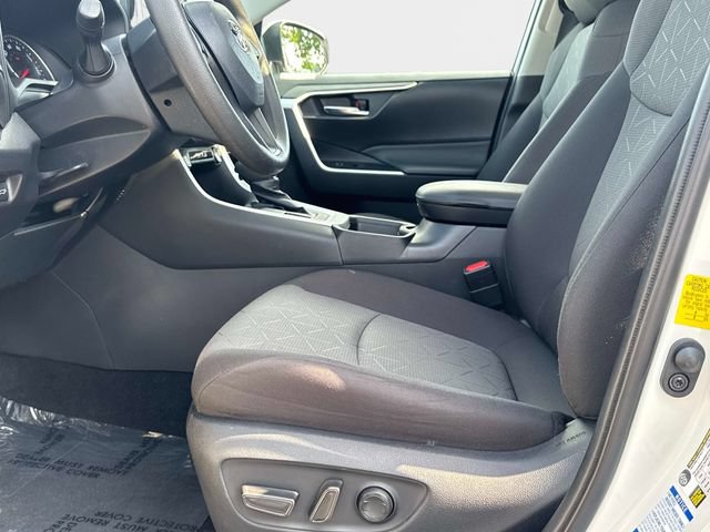 Used 2021 Toyota RAV4 XLE w/ Convenience Package AWD/4WD image 17