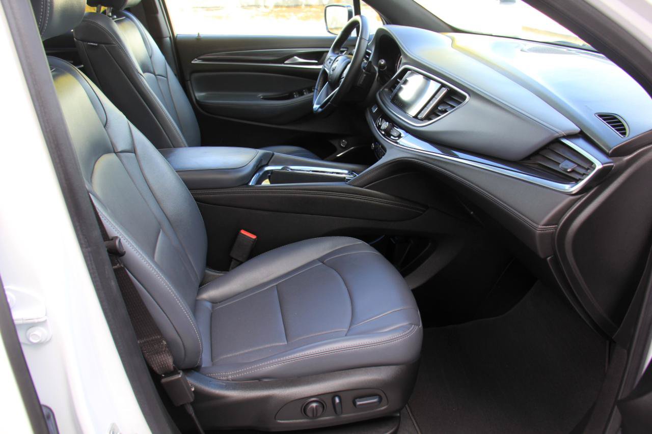 Used 2024 Buick Enclave Essence FWD image 31