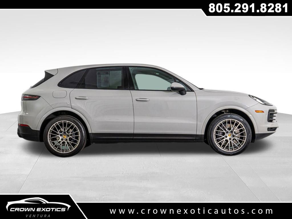 Used 2023 Porsche Cayenne Platinum Edition image 8