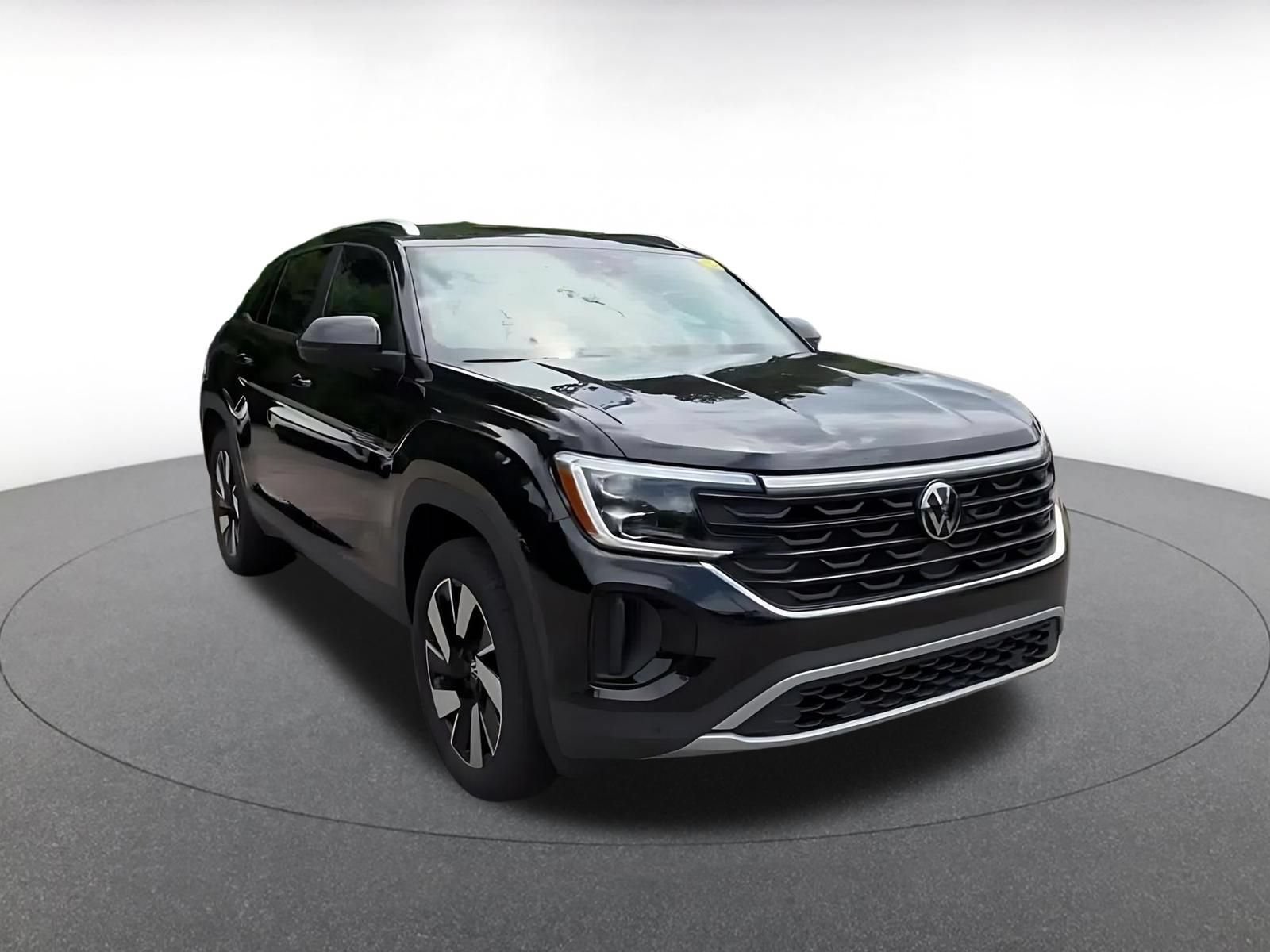 Used 2025 Volkswagen Atlas Cross Sport SE FWD image 3