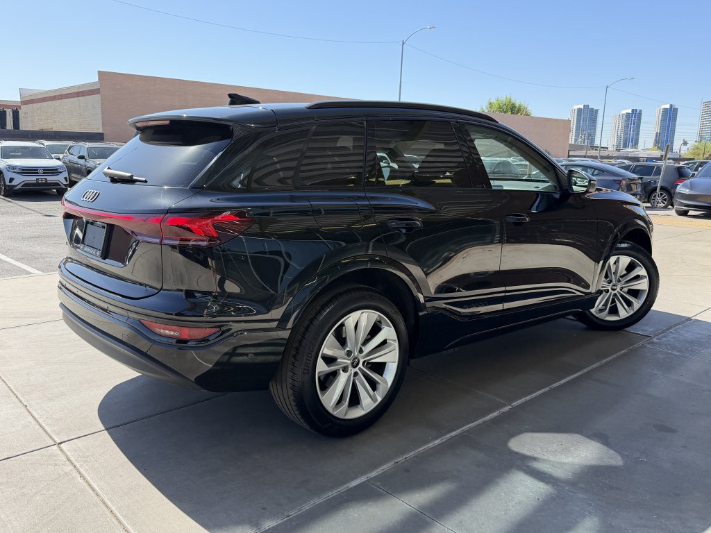 Used 2025 Audi Q6 e-tron Premium w/ Convenience Package RWD image 4
