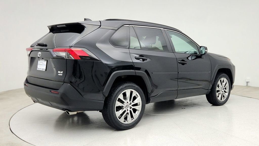 Used 2020 Toyota RAV4 XLE Premium image 5