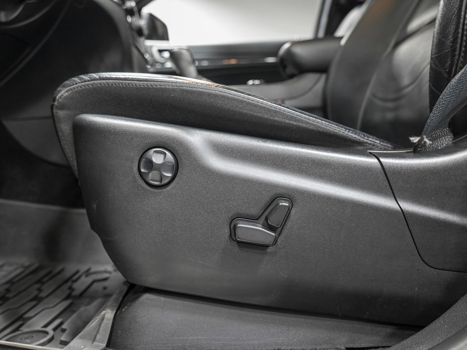 Used 2021 Jeep Grand Cherokee Limited image 14