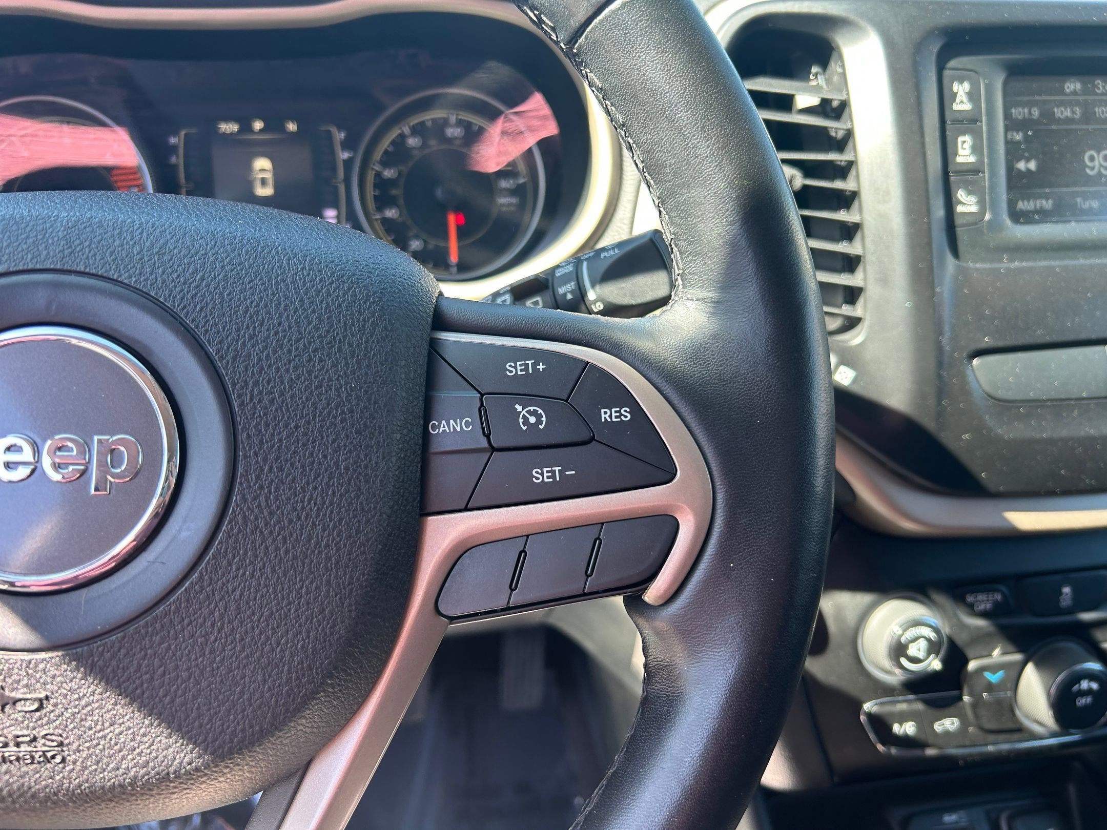 Used 2016 Jeep Cherokee Sport w/ Cold Weather Group FWD image 14