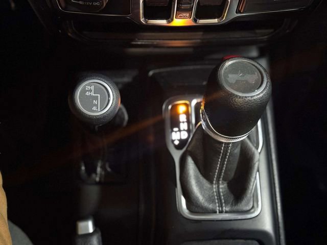 Used 2020 Jeep Wrangler Unlimited Sahara image 23