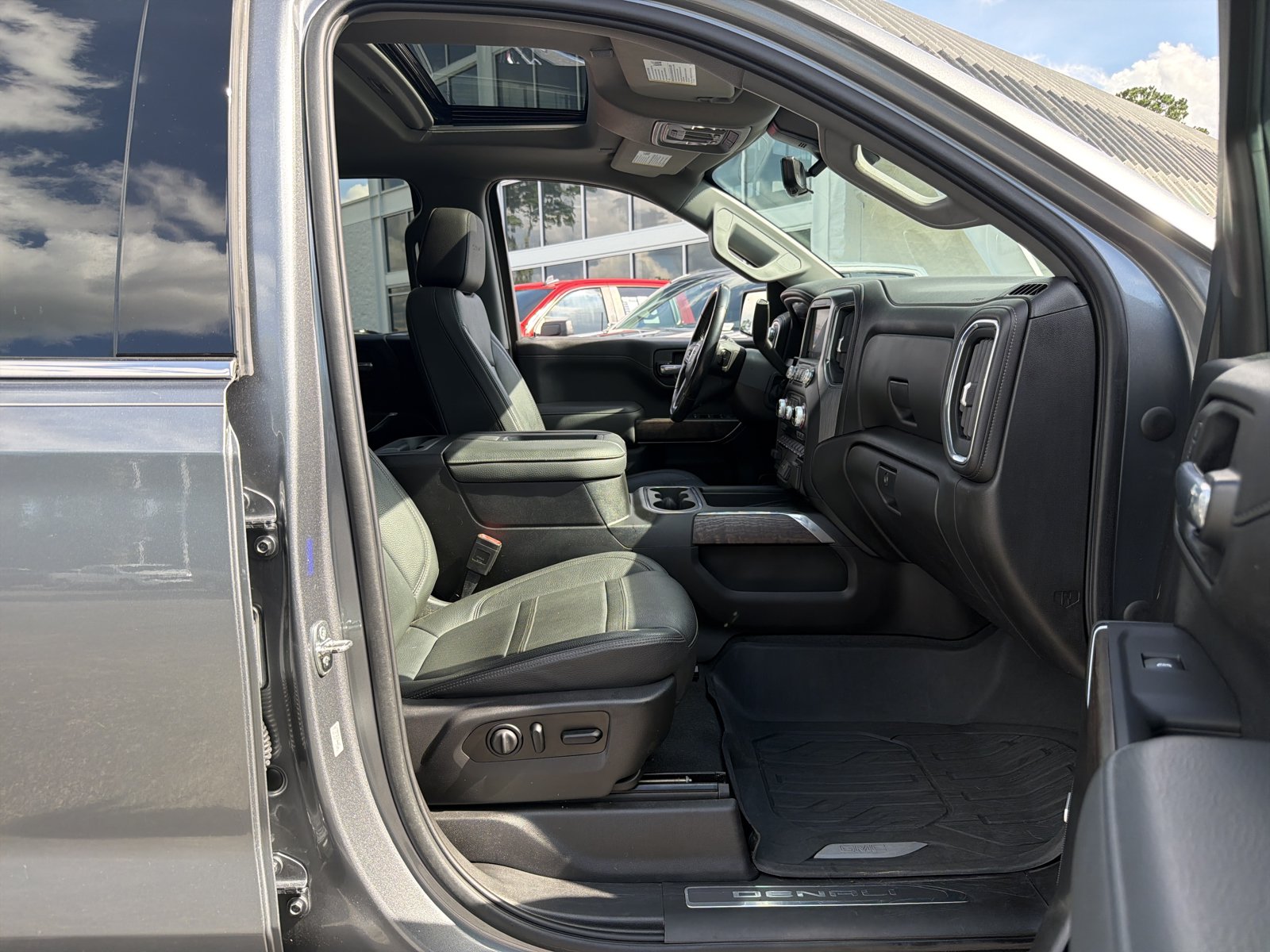 Used 2021 GMC Sierra 1500 Denali w/ Denali Ultimate Package AWD/4WD image 33