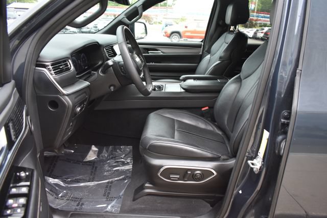 Used 2024 Jeep Wagoneer Series II AWD/4WD image 4