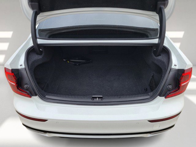 Used 2019 Volvo S60 T5 R-Design image 5