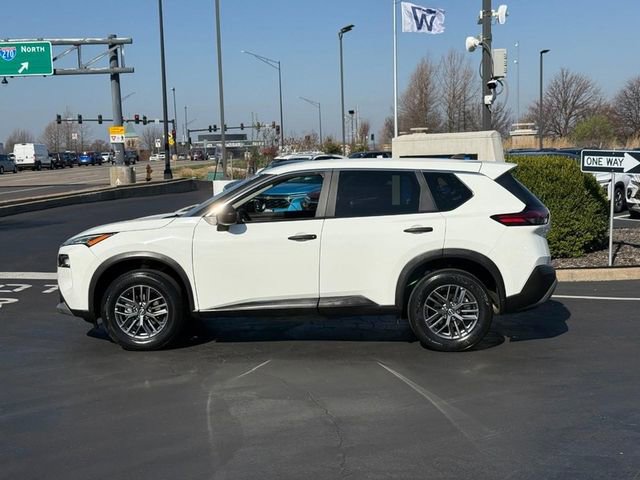 Used 2023 Nissan Rogue S image 2