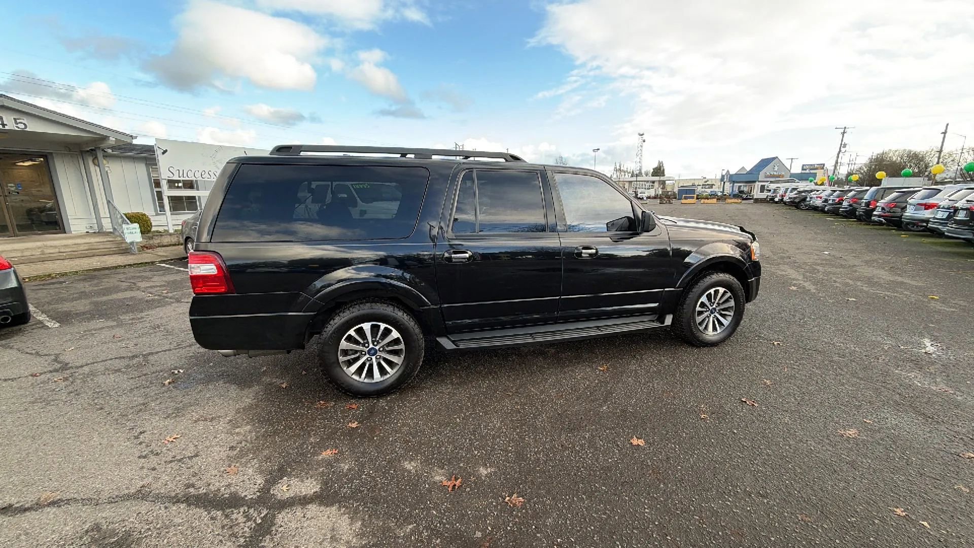 Used 2016 Ford Expedition EL XLT image 3