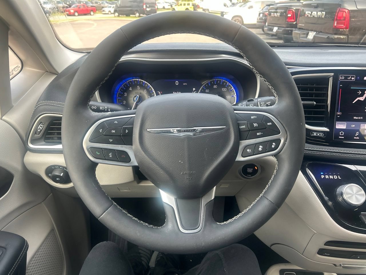 Used 2024 Chrysler Pacifica Touring-L w/ Uconnect Theater Family Group FWD image 19