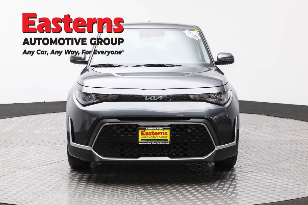 Used 2023 Kia Soul LX w/ LX Technology Package image 2