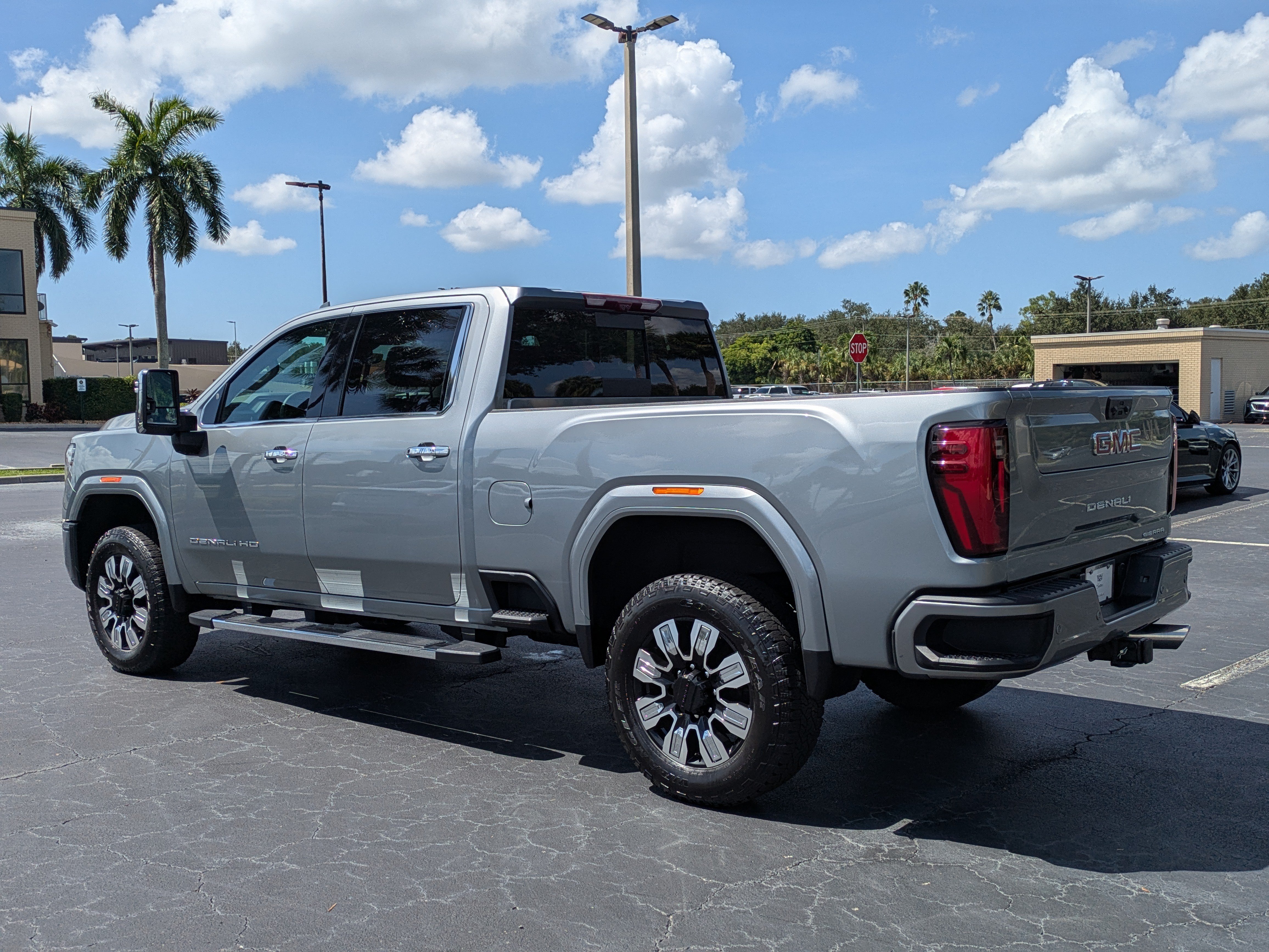 Used 2024 GMC Sierra 2500 Denali w/ Denali Reserve Package AWD/4WD image 4