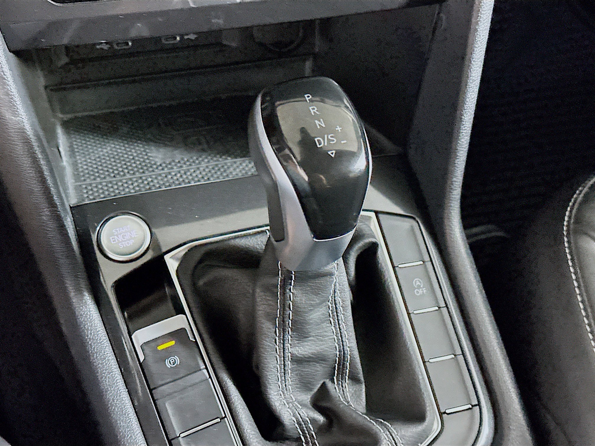 Used 2022 Volkswagen Tiguan SE image 24