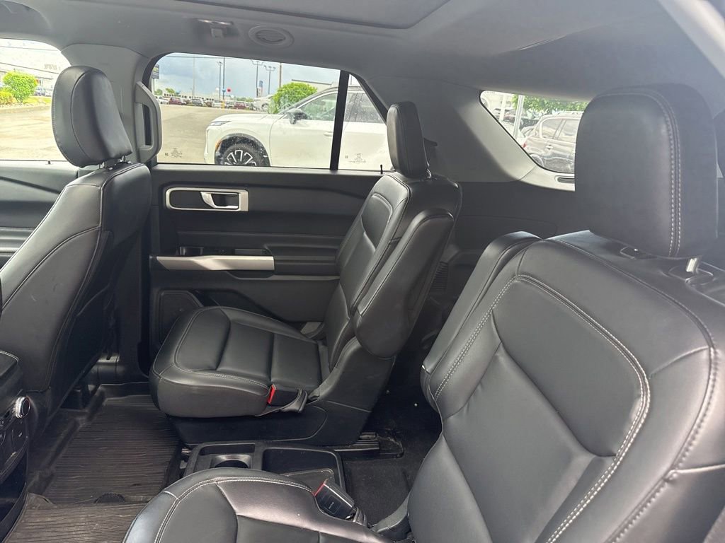 Used 2021 Ford Explorer XLT w/ Equipment Group 202A AWD/4WD image 29