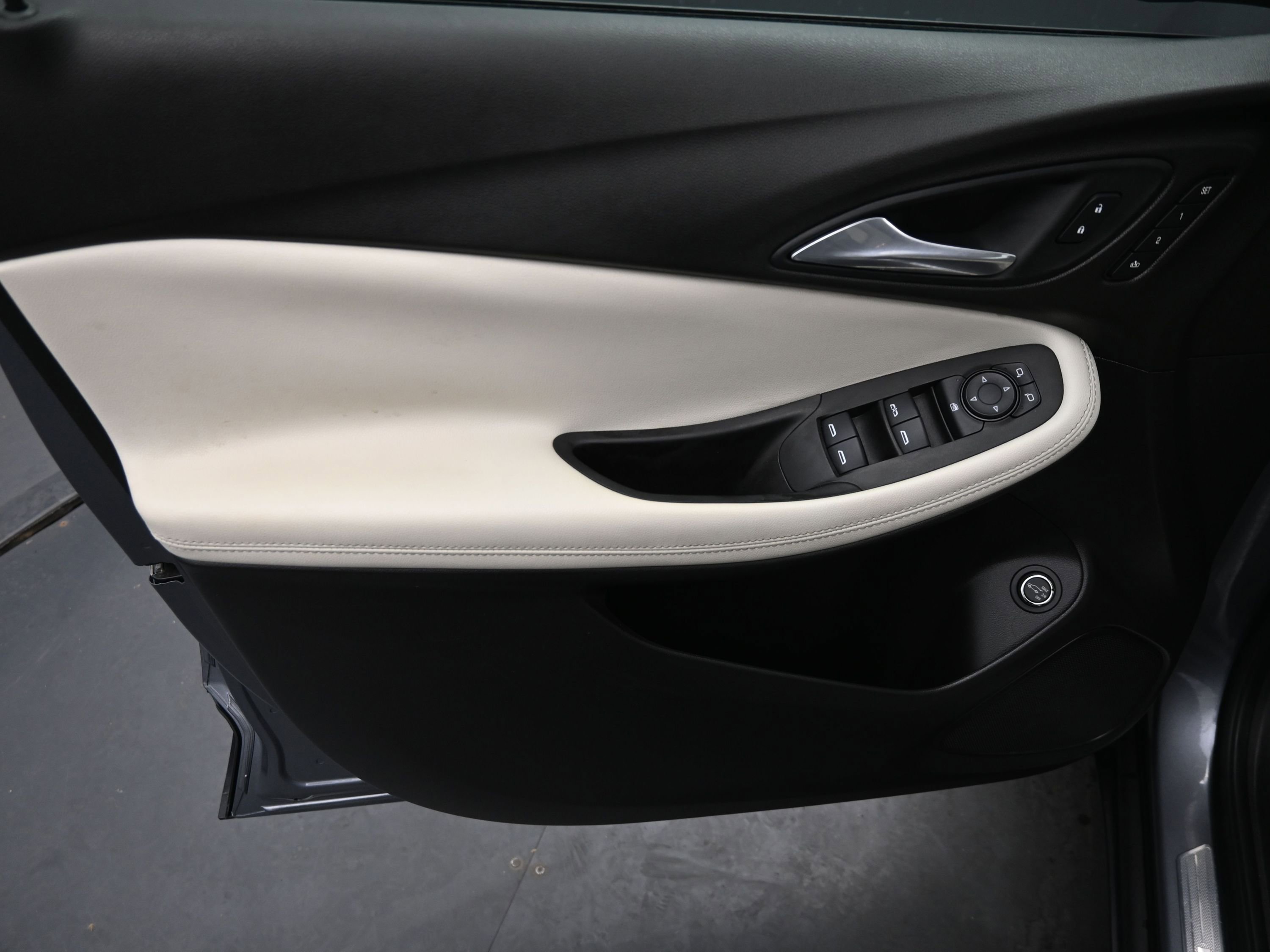 Used 2020 Buick Encore GX Essence image 10