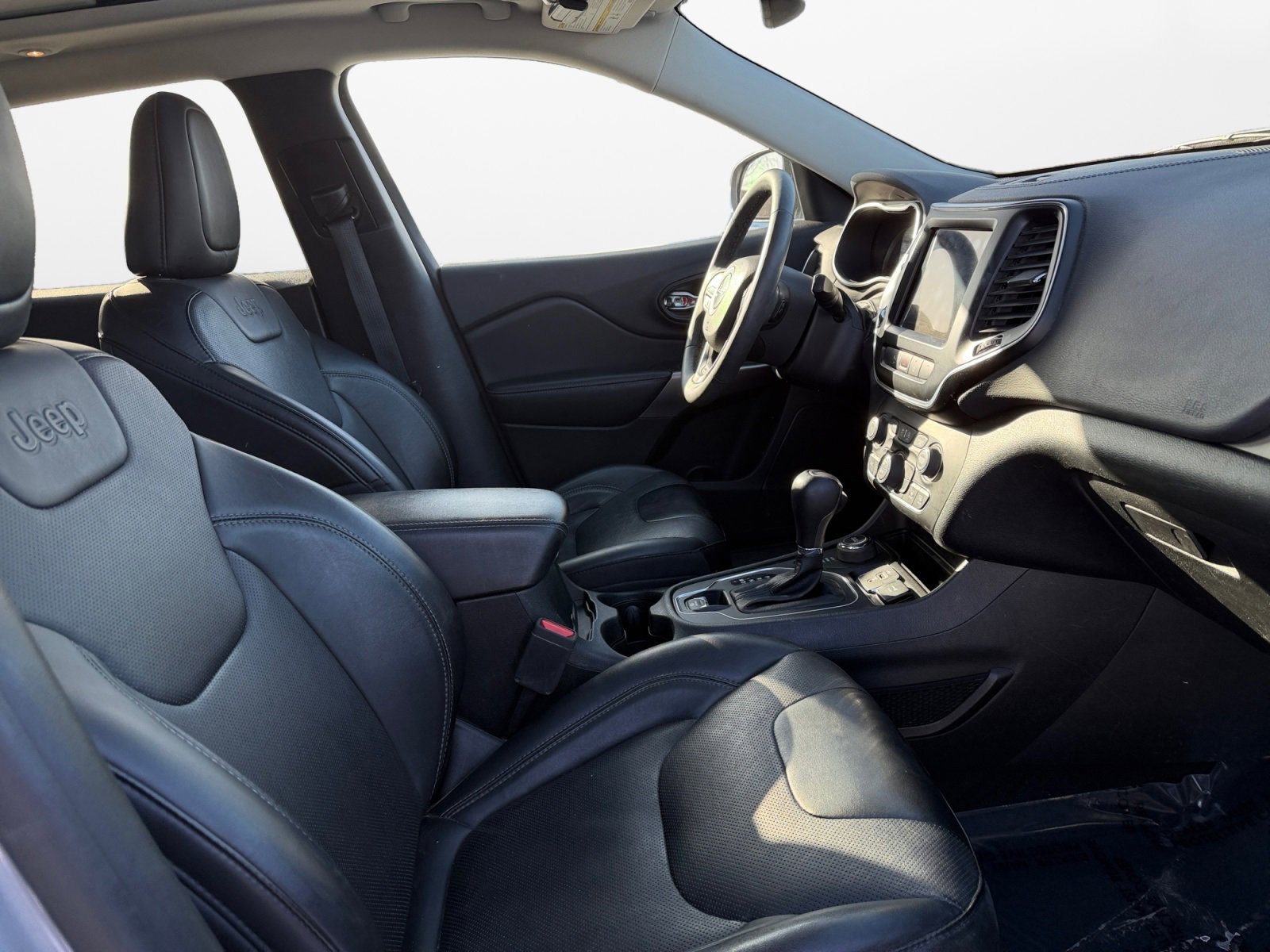 Used 2022 Jeep Cherokee Latitude Lux w/ Sun & Sound Group image 15