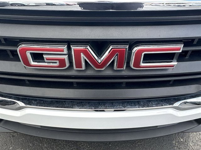 Used 2024 GMC Terrain SLE w/ Driver Convenience Package FWD image 29