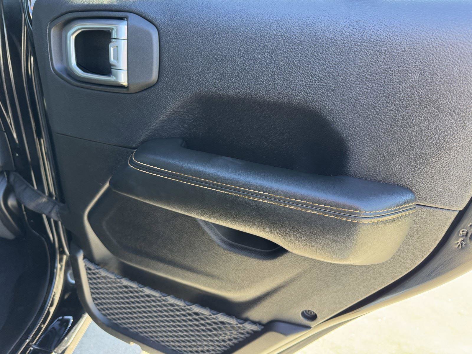 Certified 2025 Jeep Wrangler Sahara w/ Safety Group AWD/4WD image 10