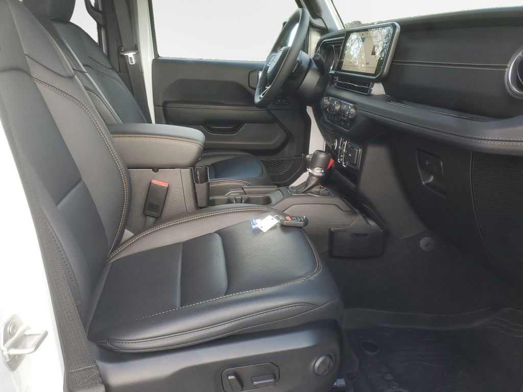 Used 2025 Jeep Gladiator Mojave AWD/4WD image 26