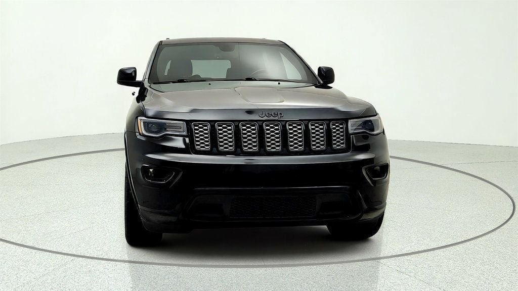 Used 2022 Jeep Grand Cherokee Laredo X RWD image 2