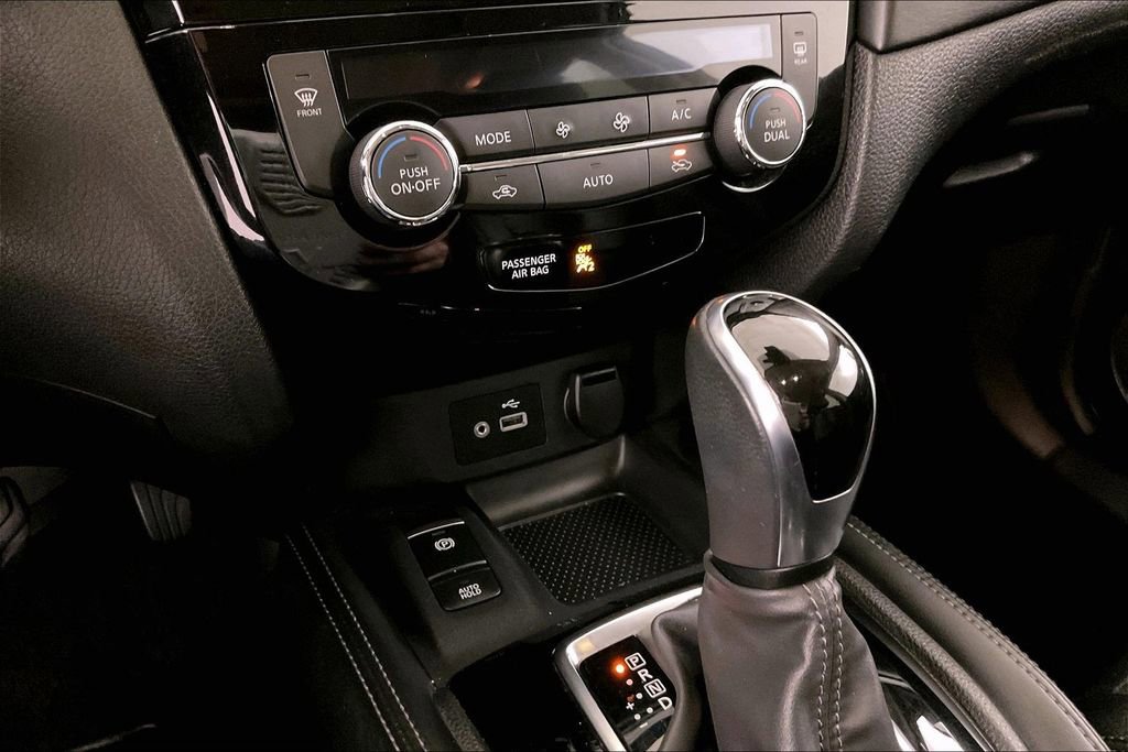 Used 2020 Nissan Rogue SL w/ Premium Package image 15