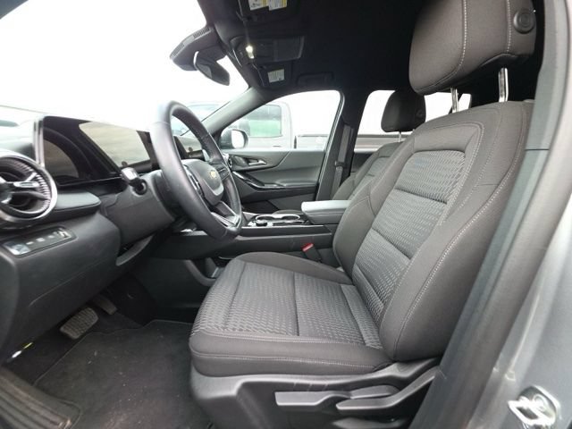 Used 2026 Chevrolet Equinox LT AWD/4WD image 9