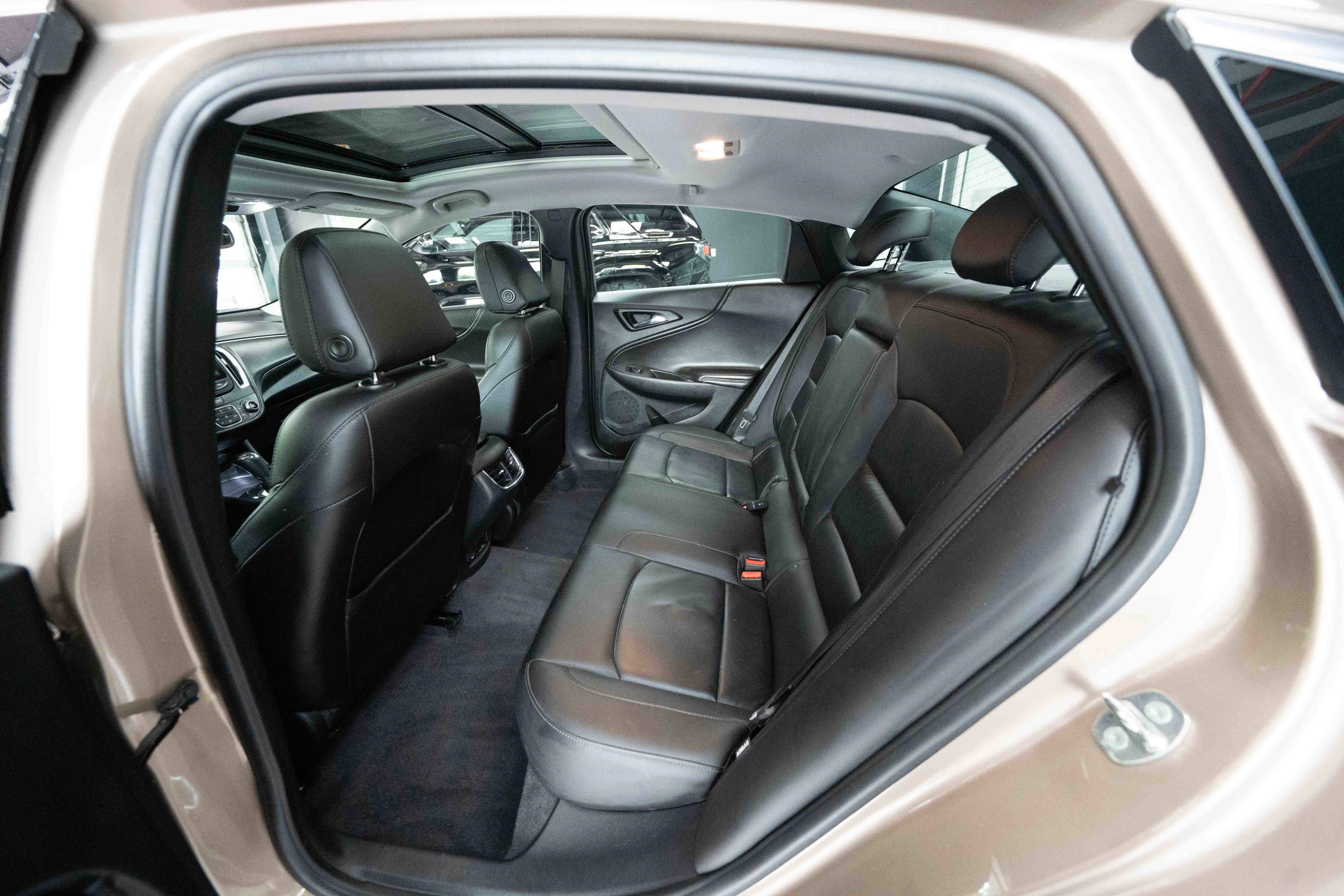 Used 2018 Chevrolet Malibu RS w/ Leather Package FWD image 23