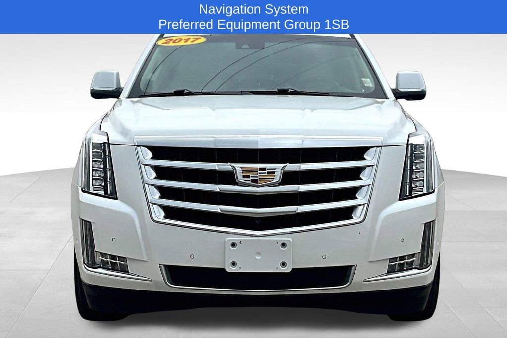 Used 2017 Cadillac Escalade ESV Luxury image 2