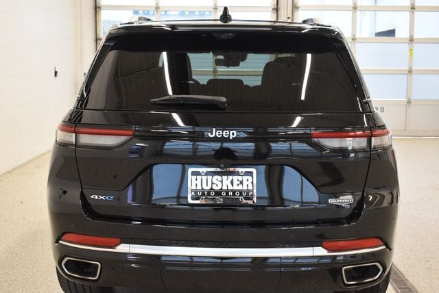 Used 2023 Jeep Grand Cherokee Summit w/ Advanced Protech Group IV AWD/4WD image 11