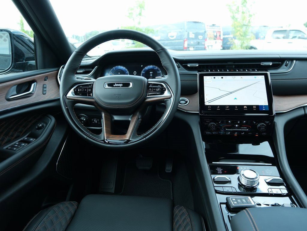 New 2025 Jeep Grand Cherokee Summit image 6