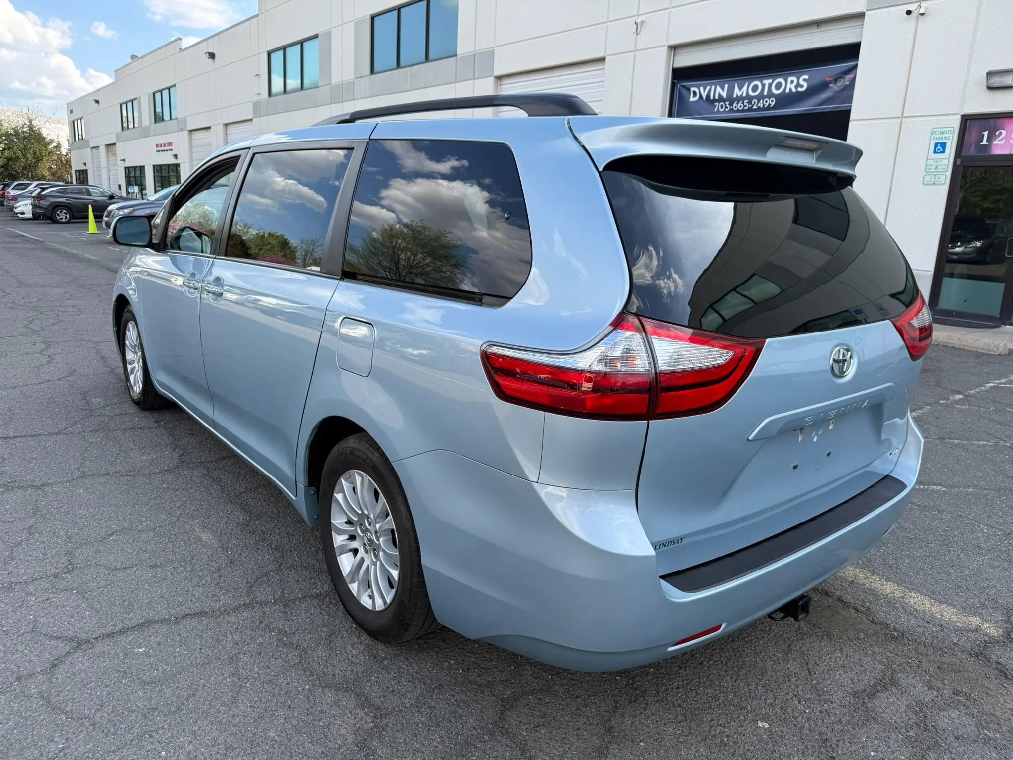 Used 2015 Toyota Sienna XLE image 8