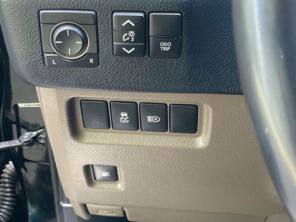 Used 2021 Lexus GX 460 w/ Accessory Package AWD/4WD image 18