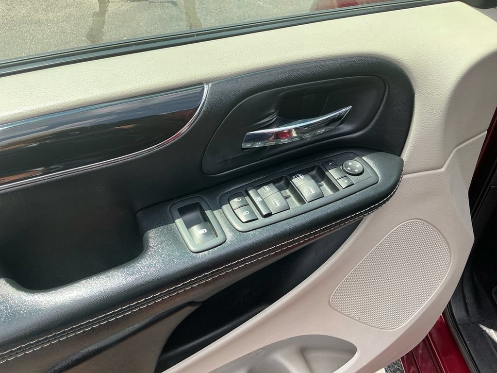 Used 2019 Dodge Grand Caravan SXT FWD image 16