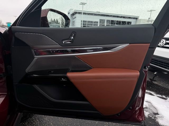 Certified 2023 BMW 760i xDrive w/ Executive Package image 15