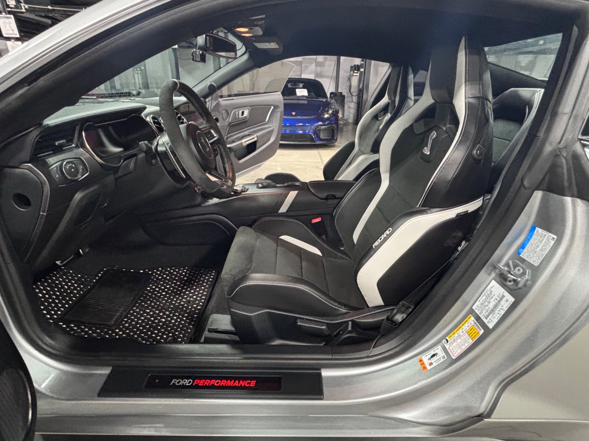 Used 2022 Ford Mustang Shelby GT500 w/ Technology Package image 26